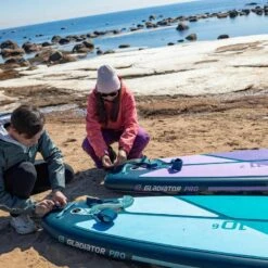 Gladiator Pro 10'6 X 32" Paddleboard 2023 33 Gladiator Pro 10'6 X 32" Paddleboard 2023 -RED PADDLE CO. Sales sq winter 10 6 11 2 putting leash on